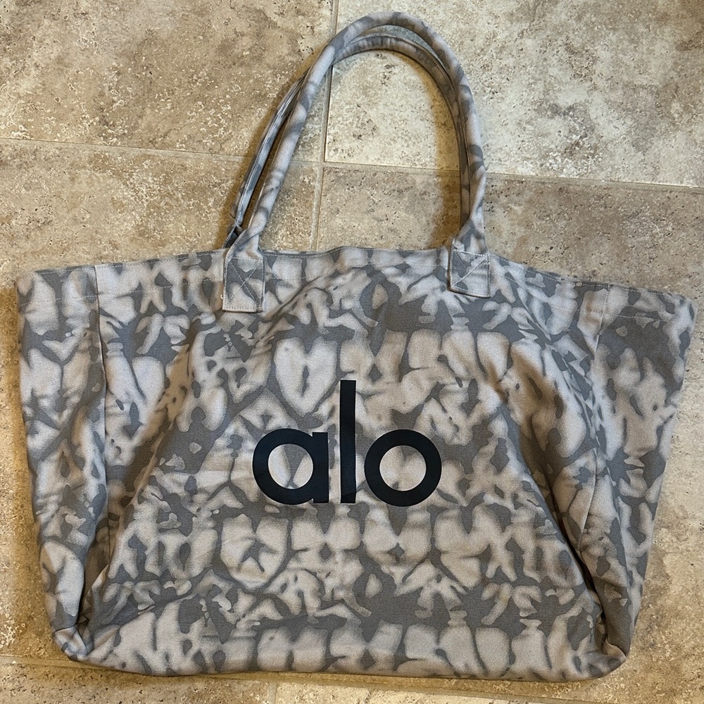 ALO Yoga Patterned Gray Tote Bag